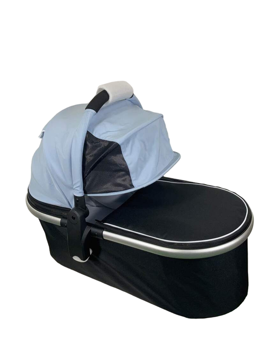 Shop Mockingbird Bassinet 2.0, Sky at Goodbuygears