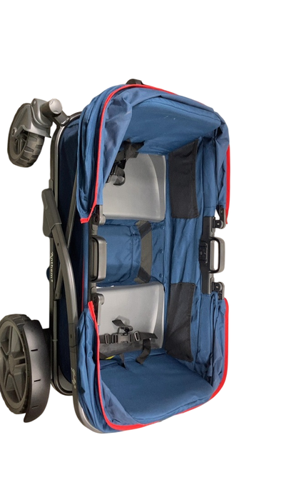 Shop Gladly Family AnthemZ Wagon, Wild Berry at Goodbuygears