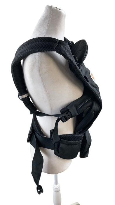 Shop Ergobaby Omni Breeze Baby Carrier, Onyx Back at Goodbuygears