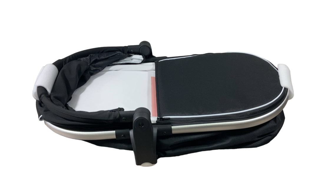 Shop Mockingbird Bassinet 2.0, Black at Goodbuygears