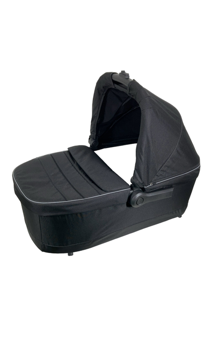 Shop Thule Sleek Bassinet, Midnight Black at Goodbuygears