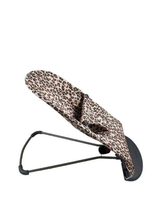 BabyBjorn Bouncer Bliss, Dark Gray Frame, Beige/Leopard Cotton Classic Quilt