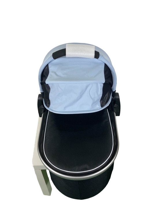 Shop Mockingbird Bassinet 2.0, Sky at Goodbuygears