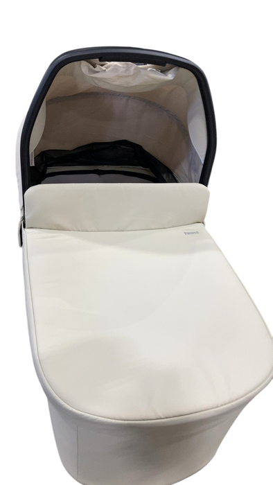 Shop Thule Bassinet, Soft Beige at Goodbuygears