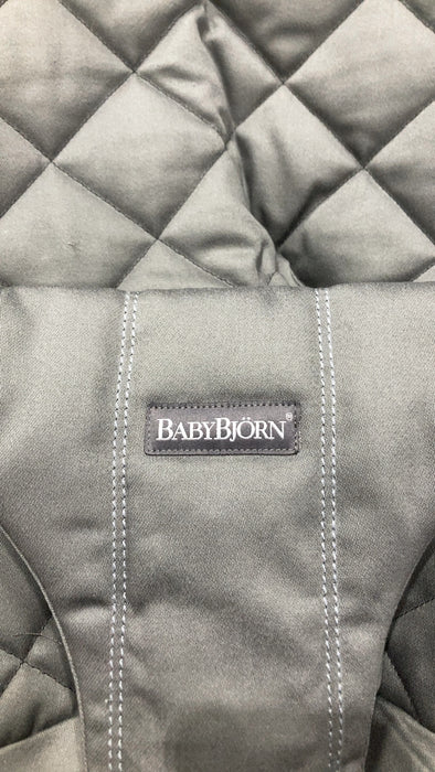 Shop BabyBjorn Bouncer Bliss Bundle With Toy Bar, Flying Friends, Dark Gray Frame, Anthracite Cotton Classic Quilt at Goodbuygears