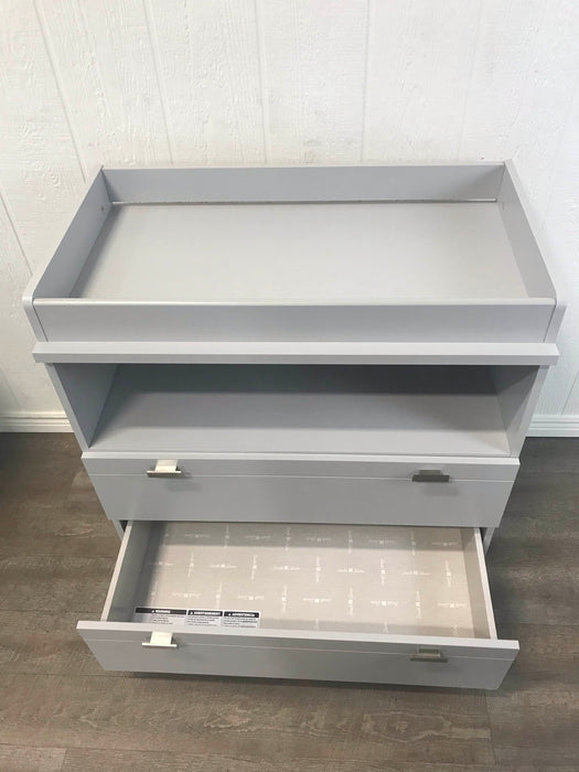 used South Shore Reevo Changing Table And Dresser With Drawers