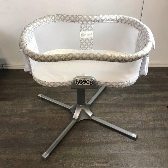 used Halo BassiNest Swivel Sleeper- Premiere Series