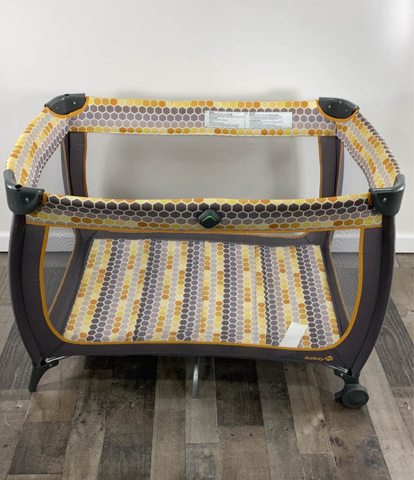 used Safety 1st Satellite Deluxe Storage Play Yard