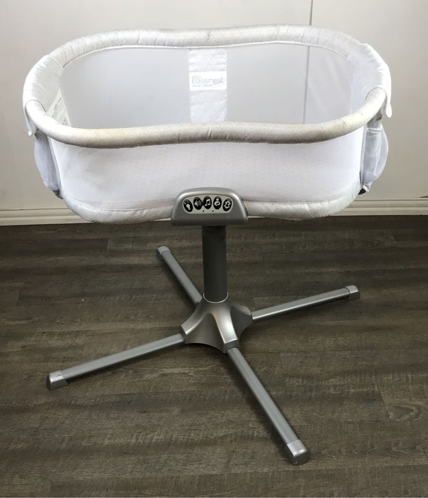 used Halo BassiNest Swivel Sleeper- Premiere Series