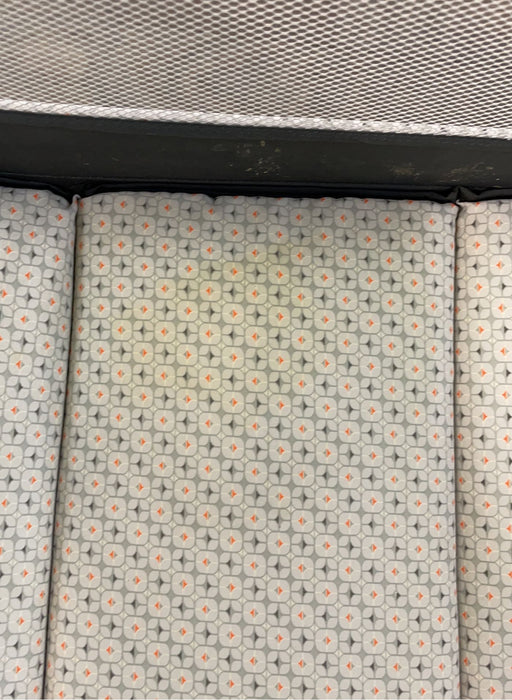 used Graco Pack 'n Play Playard Reversible Napper & Changer