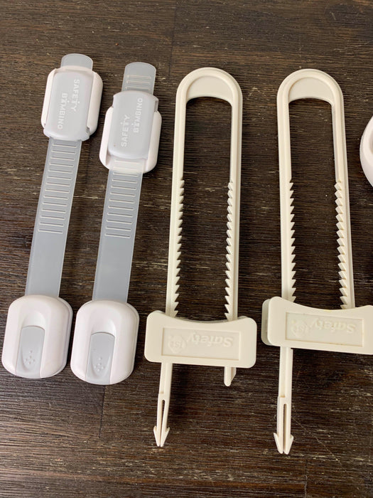 secondhand BUNDLE Baby Proofing Items