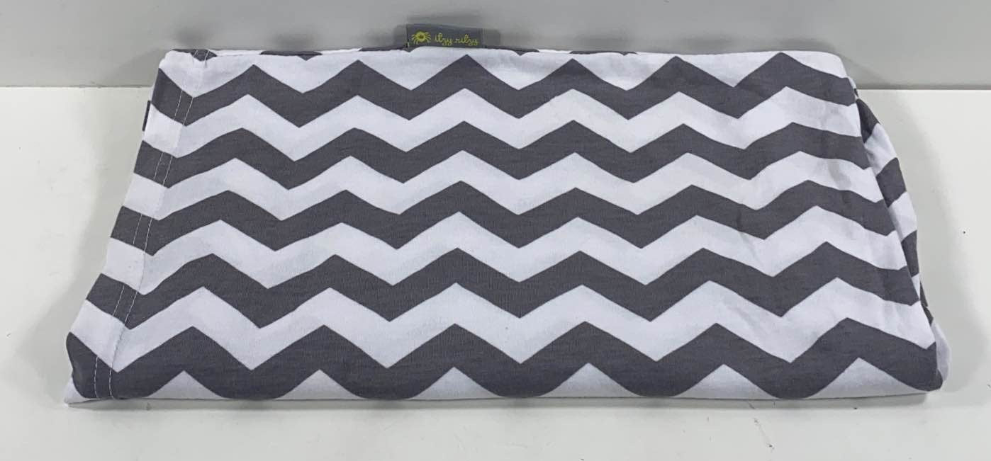 Shop Itzy Ritzy Mom Boss 4-in-1 Multi-Use Nursing Cover, Grey Chevron at Goodbuygears