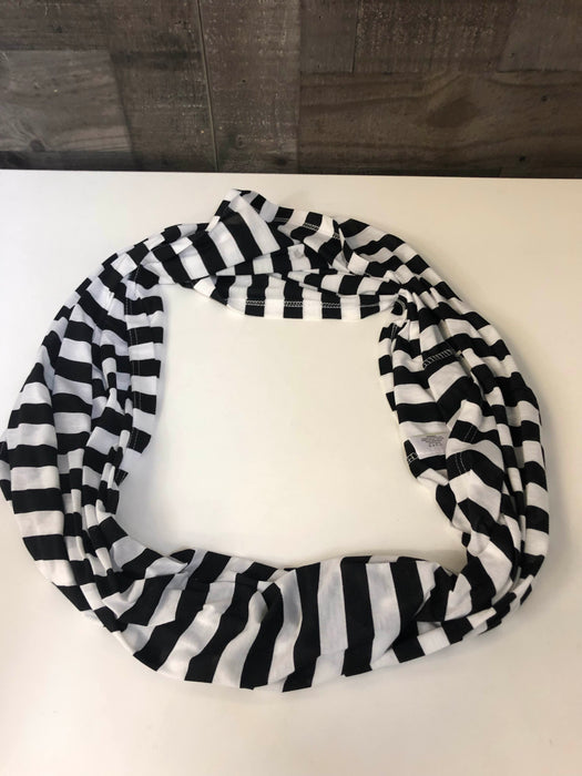 Itzy Ritzy Breastfeeding Scarf