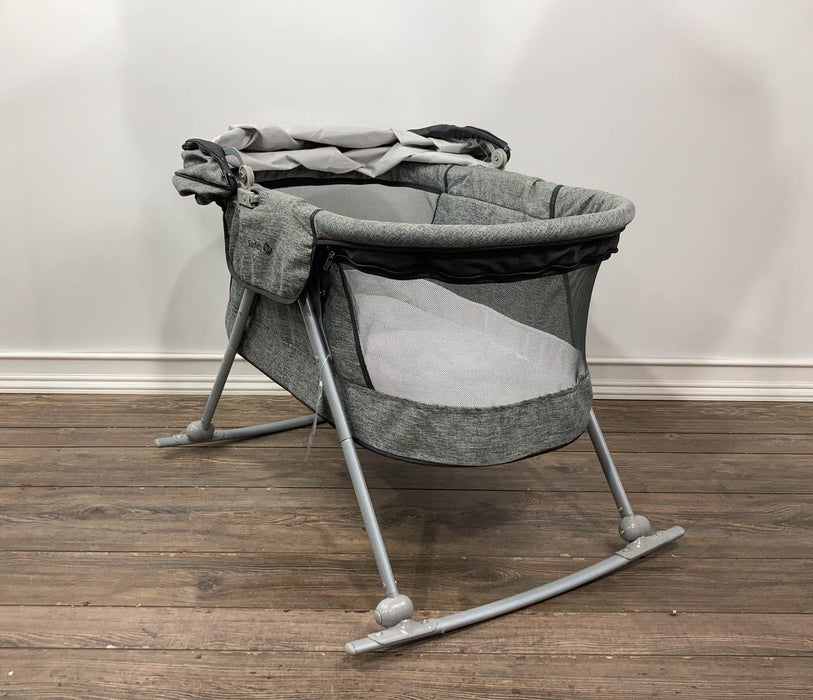 secondhand Safety 1st Nap and Go Rocking Bassinet