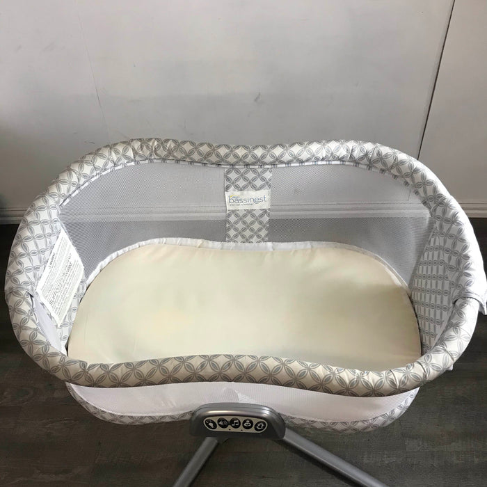 secondhand Halo BassiNest Swivel Sleeper- Premiere Series