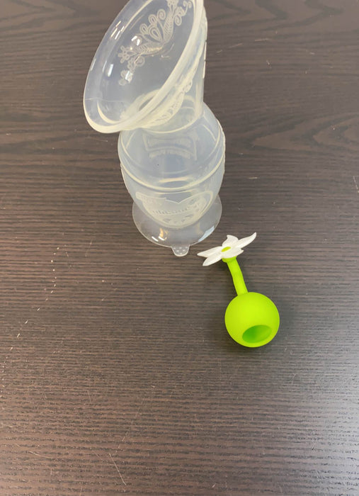 secondhand Haakaa Silicone Breast Pump And Flower Stopper Set