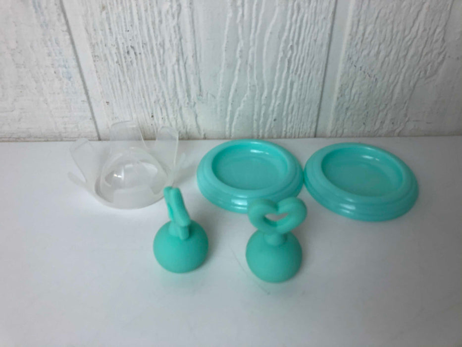 secondhand BUNDLE Haakaa and Silicone Lid, Accessory Kit