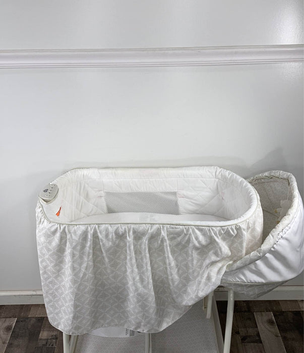 Shop Delta Children Deluxe Gliding Bassinet at Goodbuygears