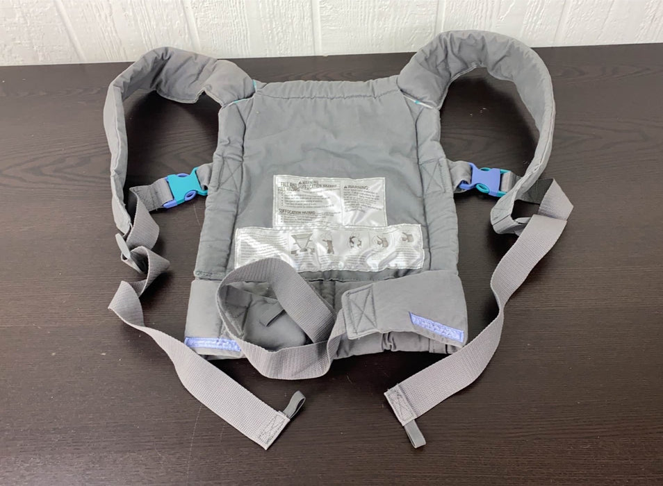 secondhand Infantino Gather Scallop Pattern Carrier