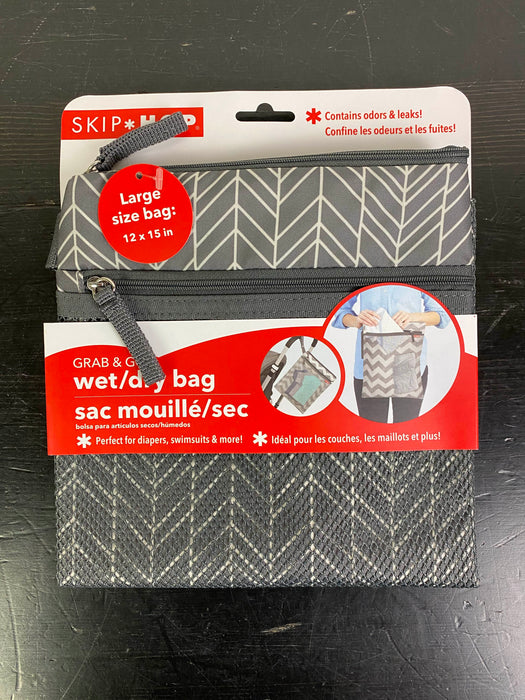 used Skip Hop Grab And Go Wet/Dry Bag, - Grey Feather