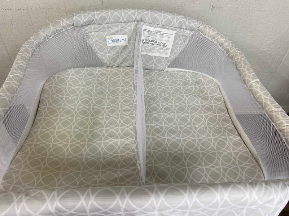 secondhand Halo Bassinest Twin Sleeper