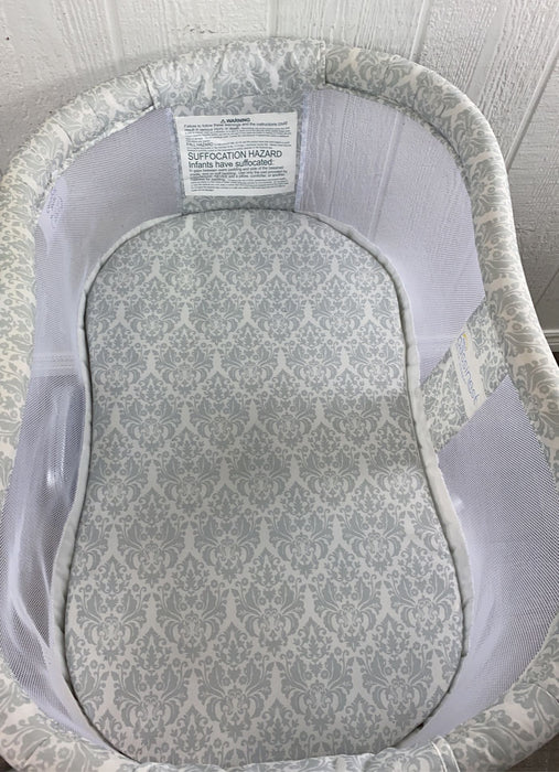 Shop Halo BassiNest Swivel Sleeper, Premiere Series at Goodbuygears