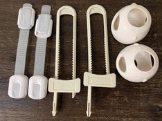 used BUNDLE Baby Proofing Items