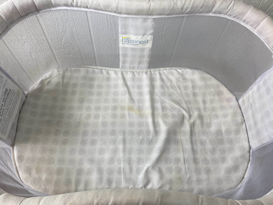 Shop Halo BassiNest Swivel Sleeper, Premiere Series at Goodbuygears
