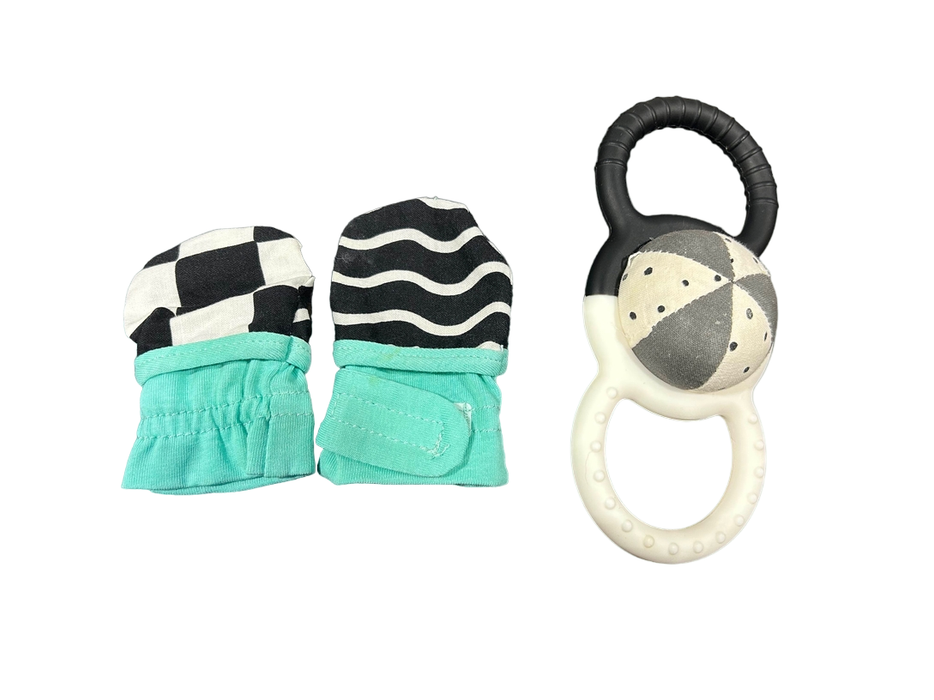 Shop Lovevery The Looker Play Kit at Goodbuygears