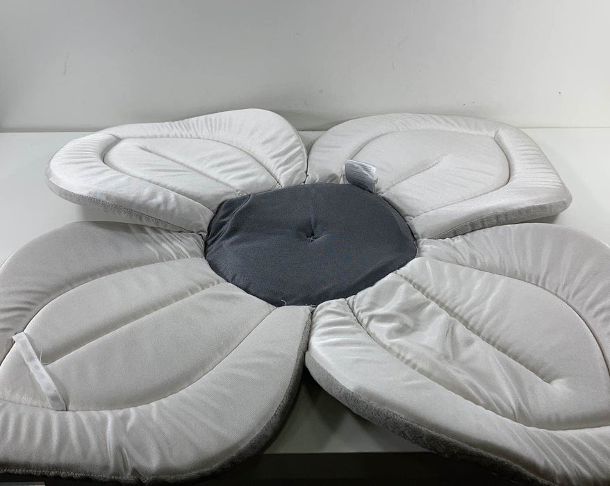 used Blooming Bath Baby Bath Lotus, White-Yellow