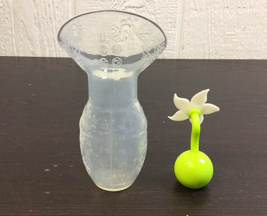 secondhand Haakaa Silicone Breast Pump And Flower Stopper Set