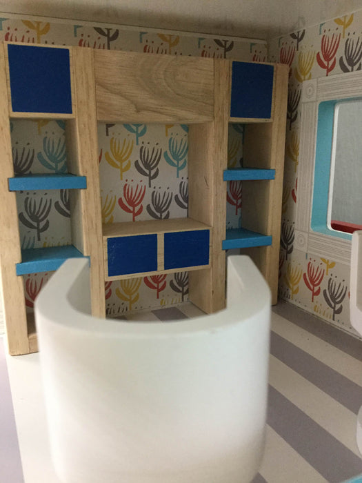 used Land Of Nod Cottage Dollhouse