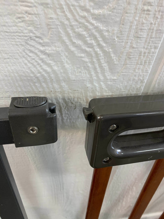 HomeSafe By Summer Infant Wood and Metal Pressure Mounted Gate