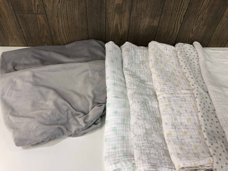 secondhand BUNDLE Muslin Nursery Essentials