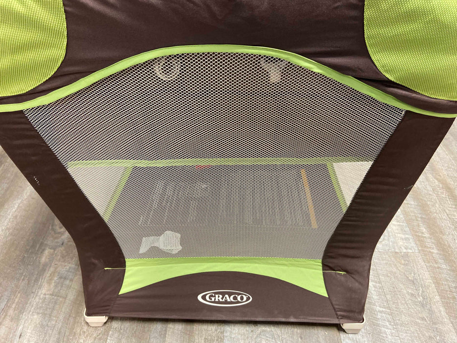 Graco Pack N Play Playard with Infant Bassinet & Changer,  Modern