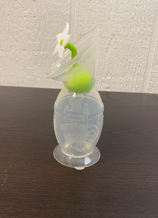 used Haakaa Silicone Breast Pump And Flower Stopper Set