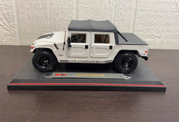 used Maisto 1:18 Hummer Soft Top