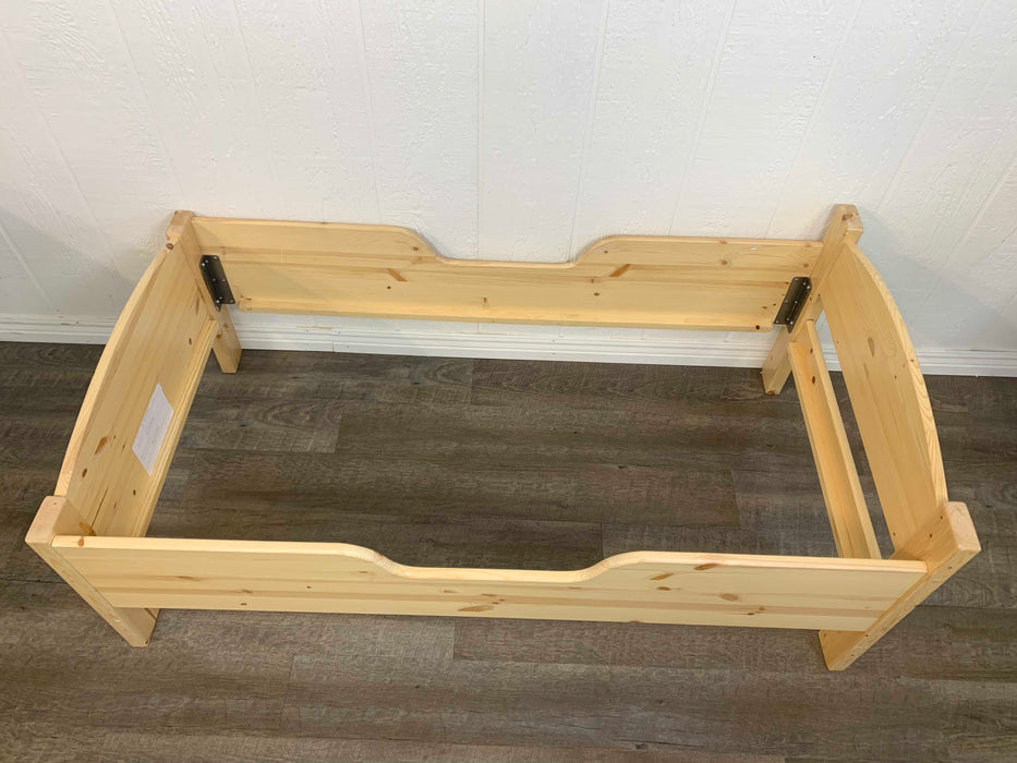 secondhand Little Colorado Traditional Toddler Bed