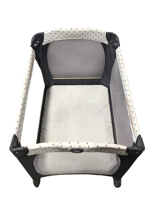 Graco Pack 'n Play Playard Reversible Seat & Changer, Sprinkle