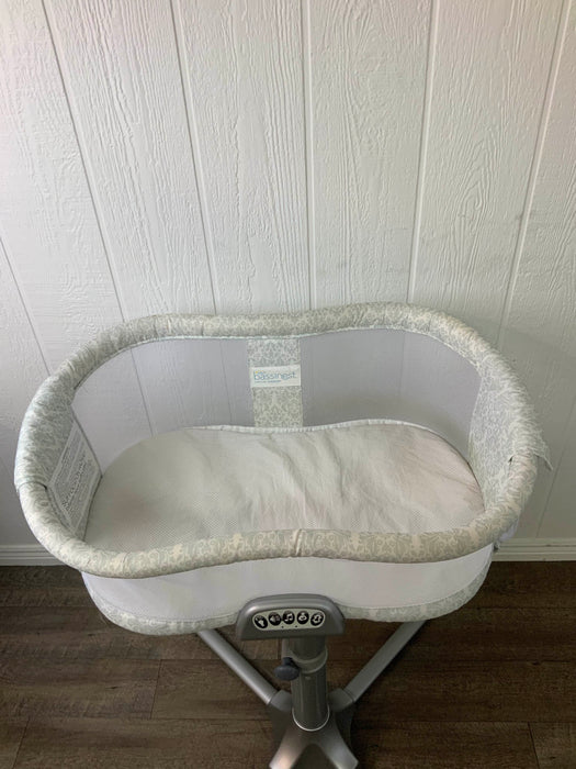 Shop Halo Bassinest Swivel Sleeper Premiere Series at Goodbuygears