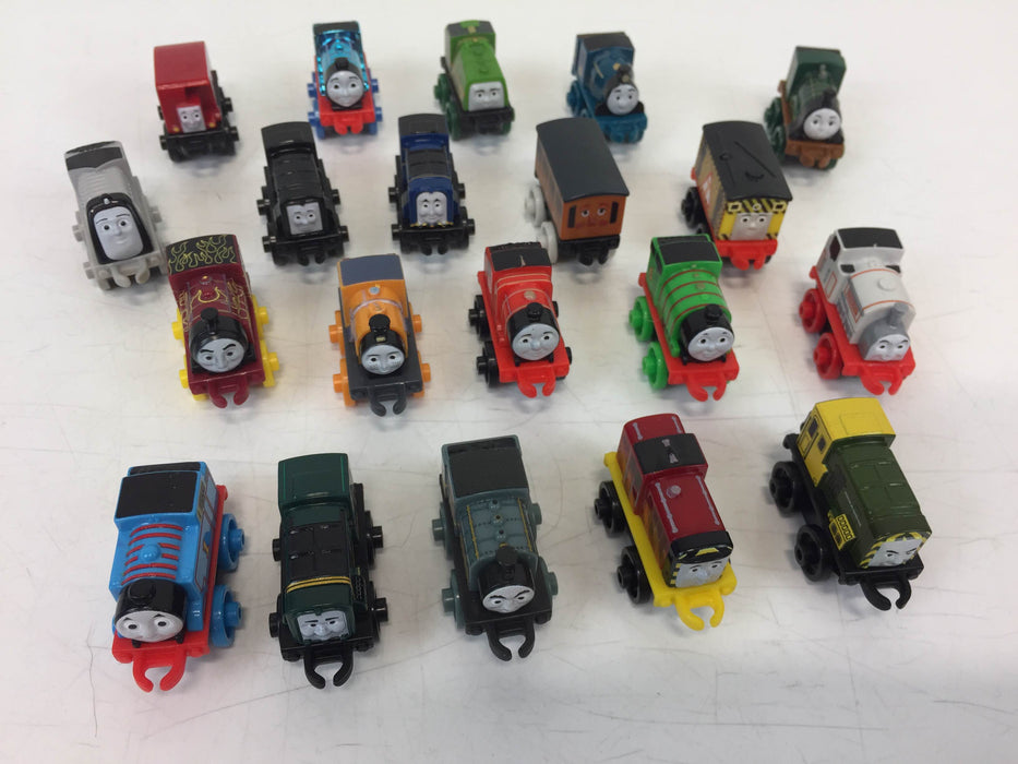 secondhand BUNDLE Thomas Mini Set, With 20 Trains