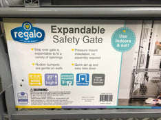 secondhand Regalo Plastic Expandable Safety Gate