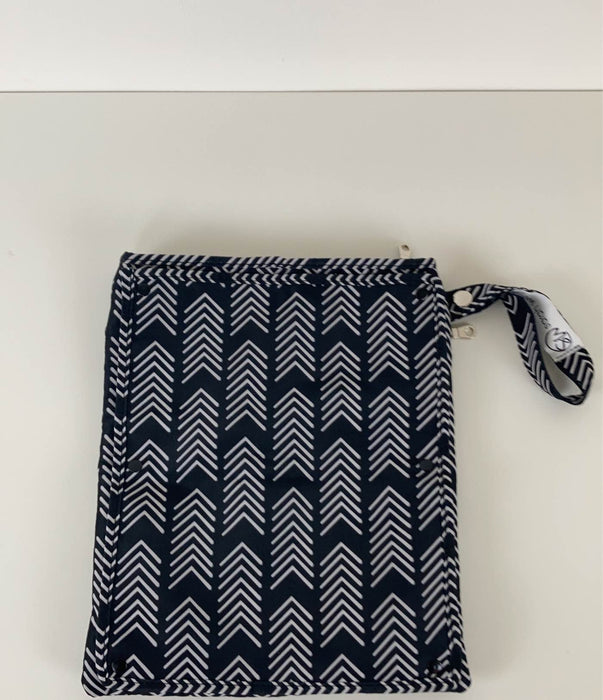 used Sarah Wells Pumparoo, Black and white chevron