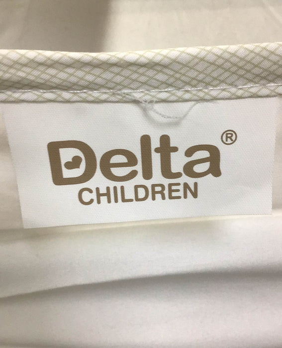 Shop Delta Children Deluxe Gliding Bassinet at Goodbuygears
