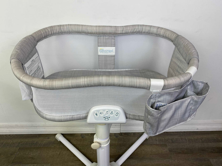 secondhand Halo BassiNest Swivel Sleeper Luxe Plus Series