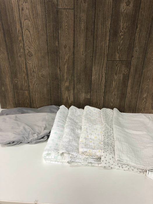 used BUNDLE Muslin Nursery Essentials