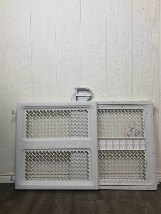 used Safety 1st Lift, Lock & Swing Dual