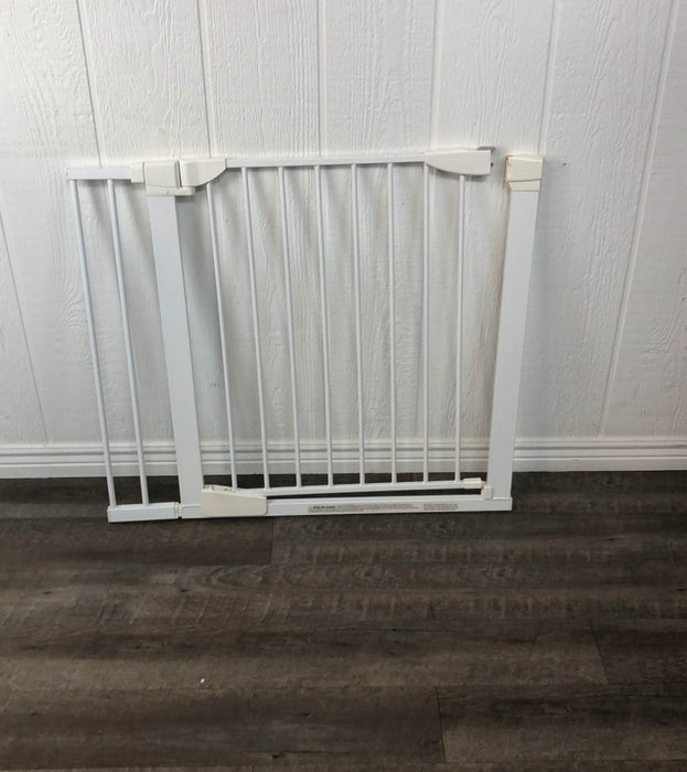 secondhand Munchkin Auto Close Metal Baby Gate