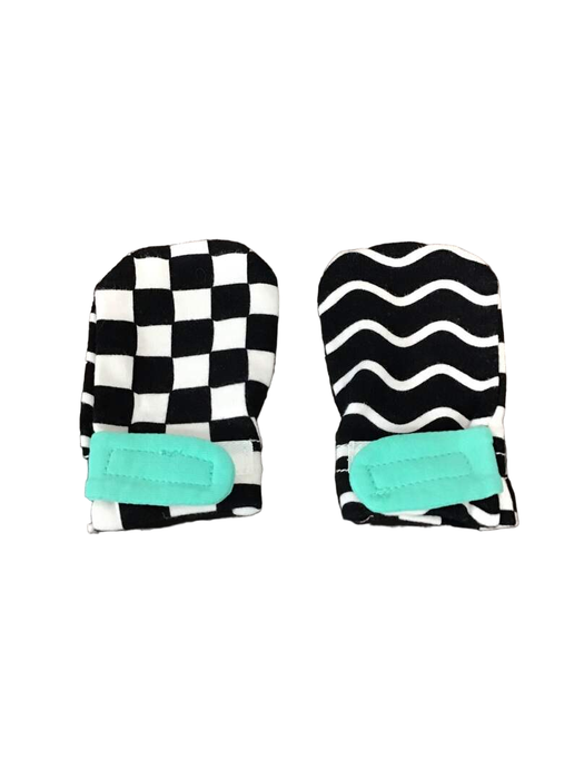 Shop Lovevery The Looker Play Kit at Goodbuygears