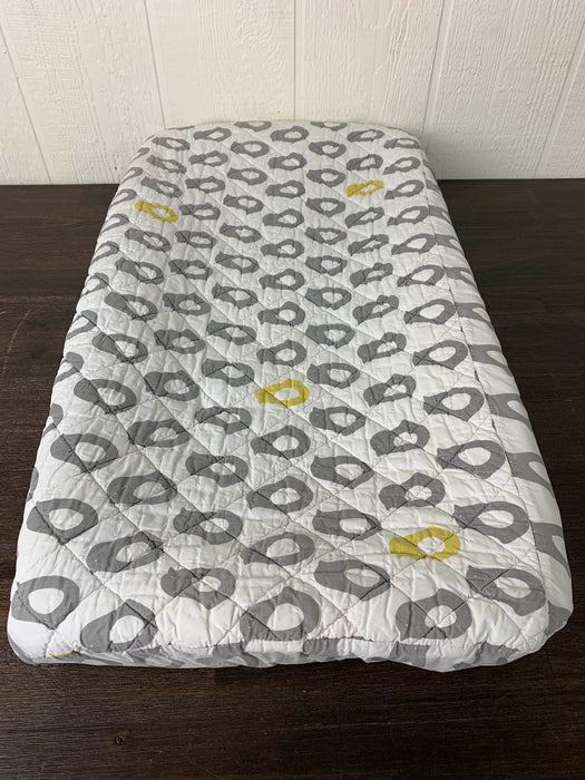 secondhand LA Baby Waterproof Contour Changing Pad
